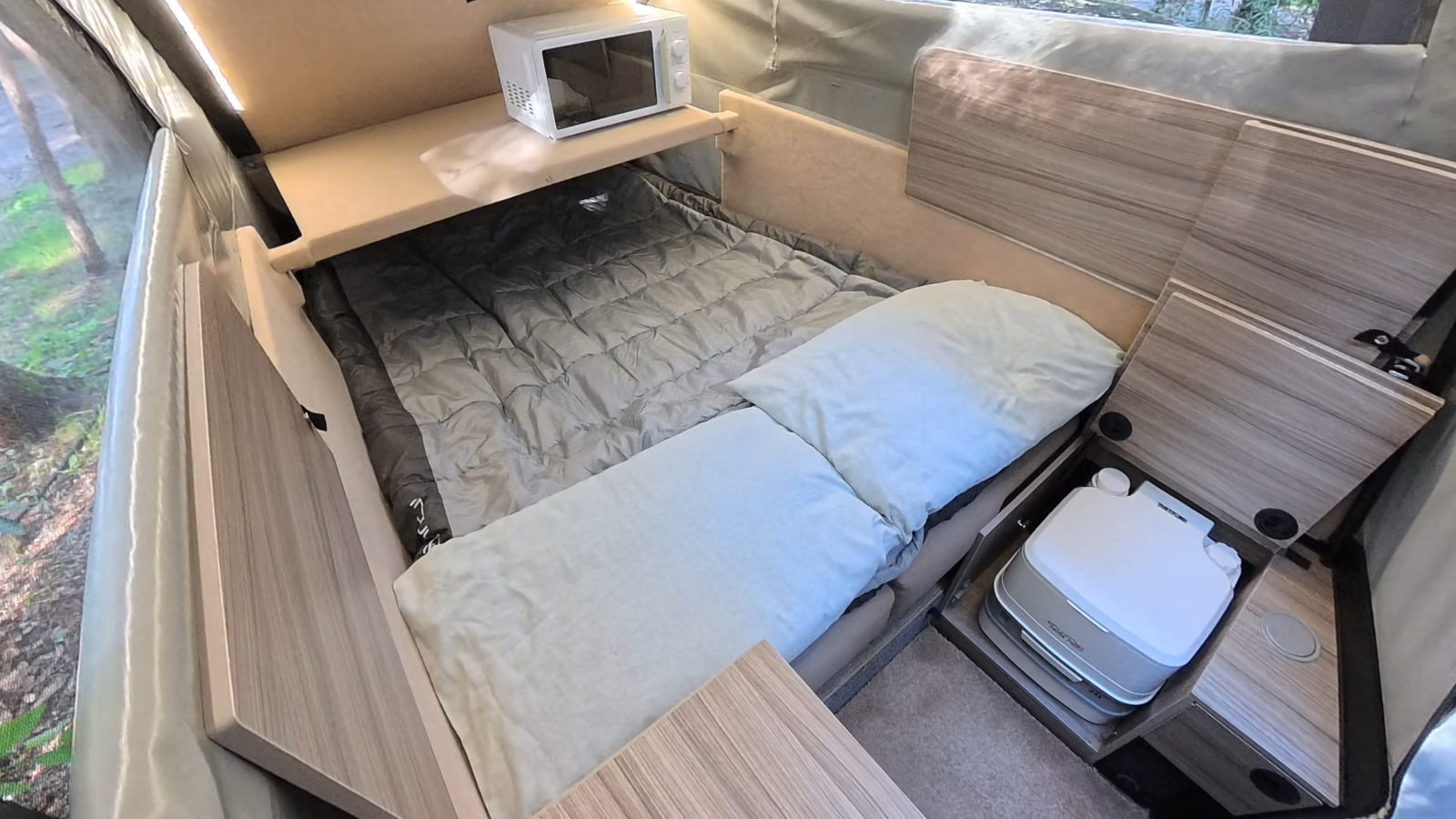 Dashaway ECT2 double bed interior