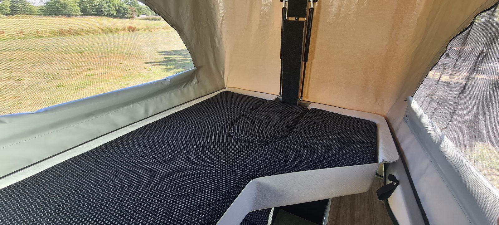 Vikenze III-e show interior